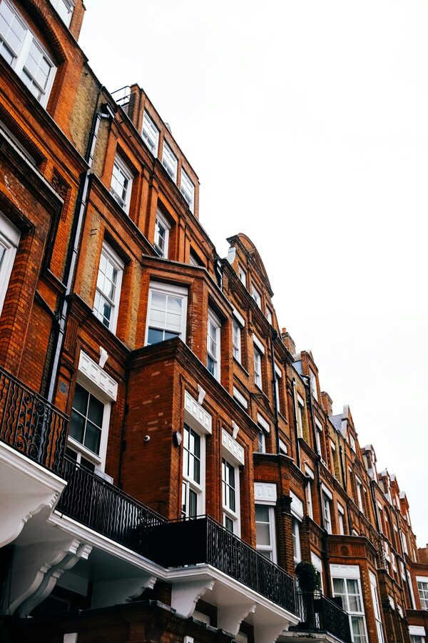 Apartment building available for purchase by credit-challenged investors